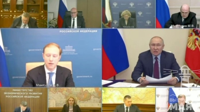 Čo šaškujete? Putin v priamom prenose karhal ministra hospodárstva