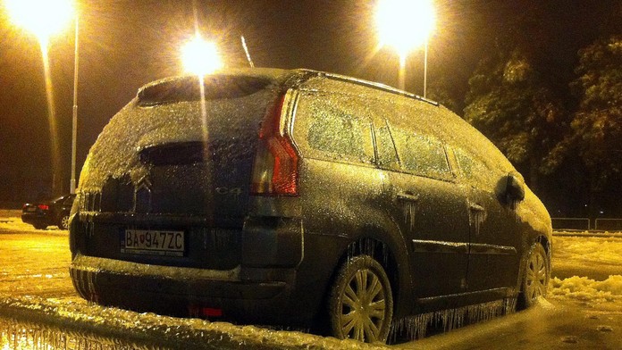 Na západe v noci poriadne prituhlo.