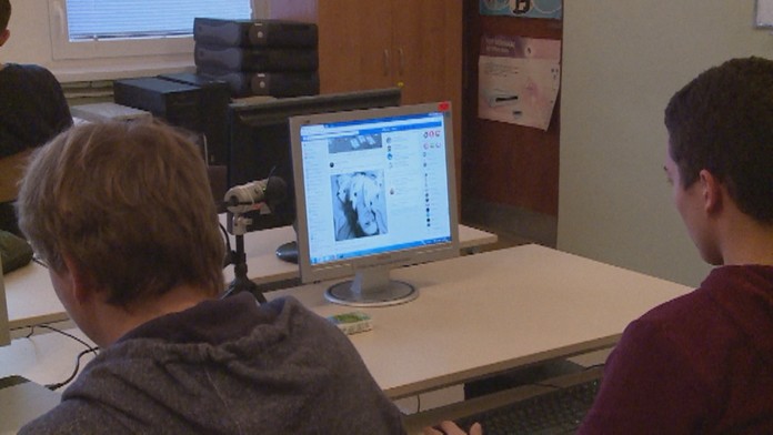 Premiér Fico by sa ani po zvýšení platu stále nemohol porovnávať ani len s Bohuslavom Sobotkom.