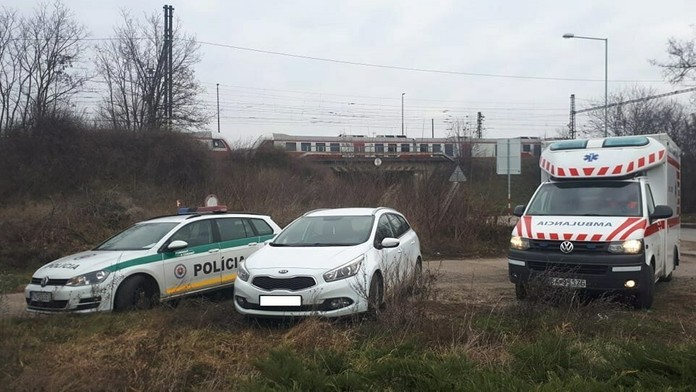Polícia aj záchranári sú stále na mieste.