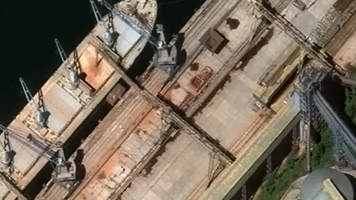 Ruská loď priplávala do Sýrie s ďalším obilím údajne ukradnutým na Ukrajine.