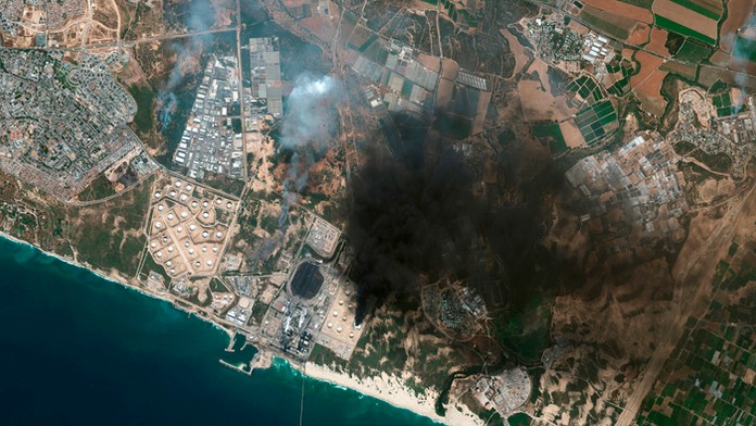 Izrael útočí na Hamas.