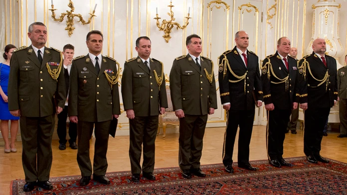 Zľava Milan Maxim, brig. generáli Ľubomír Gacko, Vladimír Kubáň, Martin Stoklasa; Ľubomír Ábel, Milan Lučanský a Ivan Ševčík.
