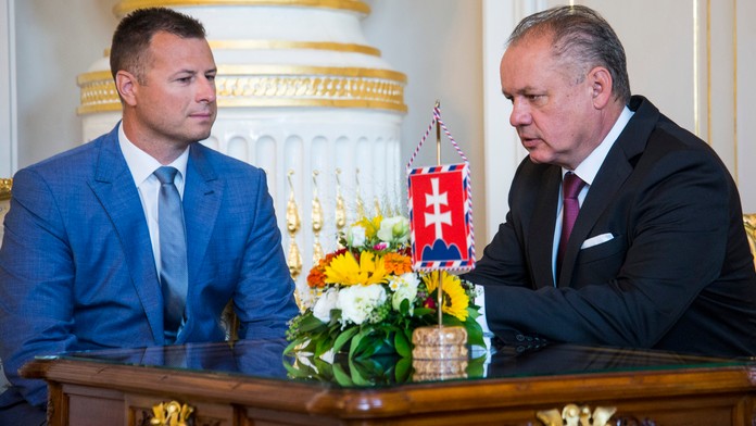 Prezident SR Andrej Kiska (vpravo) prijal ministra spravodlivosti SR Gábora Gála