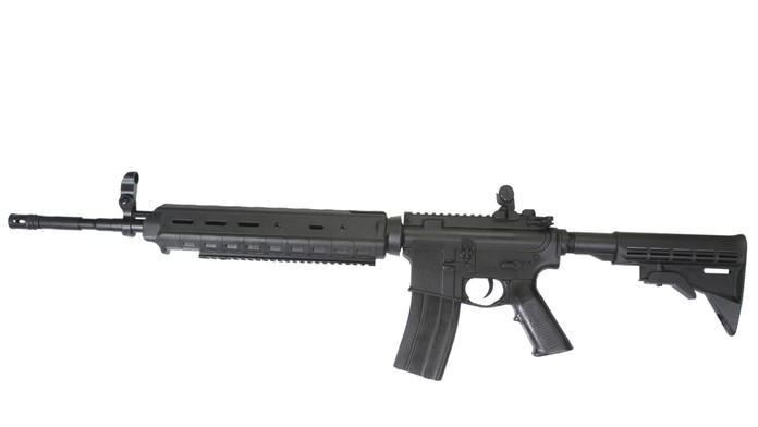 Puška M16.