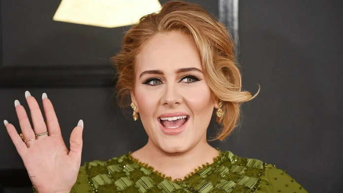 Speváčka Adele je opäť single