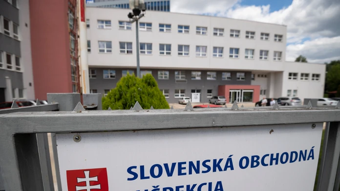 Chodí po prevádzkach s falošným preukazom. SOI upozorňuje na podvodníčku, ktorá sa vydáva za inšpektorku
