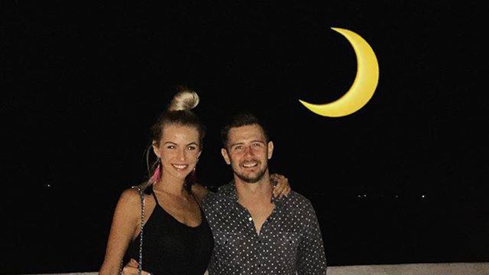 Tomáš Tatar s priateľkou na dovolenke.