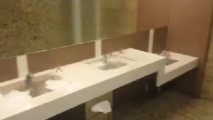 Aupark - umývadlá.