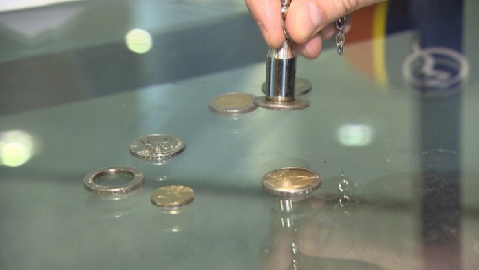 Takto sa dá rozpoznať pravá minca od falošnej.