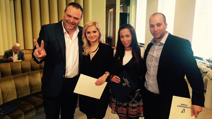 Ocenení Literárnym fondom - Henrich Krejča (šéf spravodajstva), Zuzana Glabazňová, Kristína Kövešová a Ján Maloch.