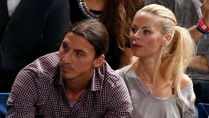 Zlatan Ibrahimovič  a jeho partnerka Helena sledujú finále medzi Novakom Djokovičom a Davidom Ferrerom na turnaji ATP Masters v 