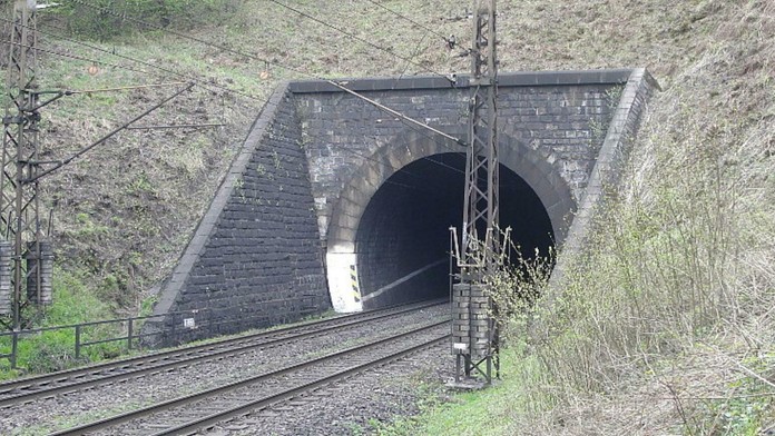 Bujanovský tunel.
