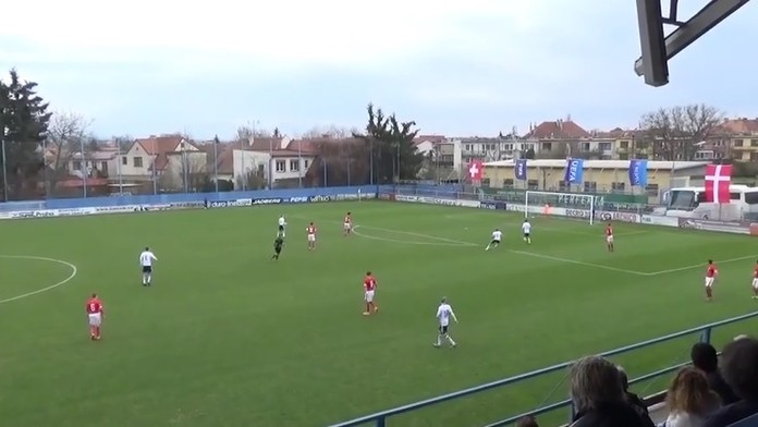 Dáni strieľajú víťazný a postupový gól.jpg