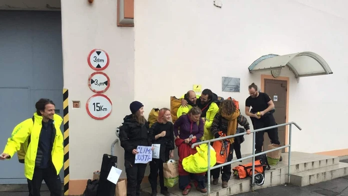 Prepustení aktivisti Greenpeace v väzenia v Ilave.
