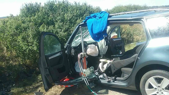 FOTOGALÉRIA: Vážna dopravná nehoda pri Šali: Zasahoval aj vrtuľník