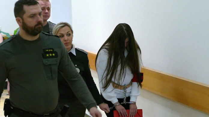 Judita pred hlavným pojednávaním v prípade vraždy spolužiaka Tomáša.