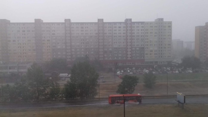 Situácia na D2 zo Stupavy počas búrky.