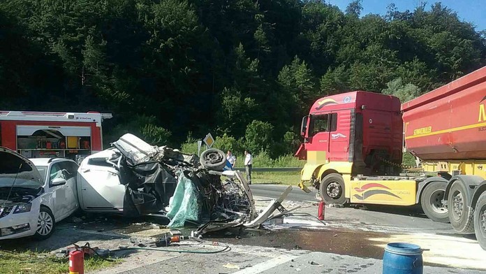 Nehoda pri výjazde na D1 pri Považskej Bystrici.