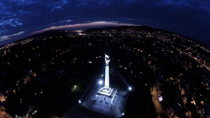 Slavín z vrchu.