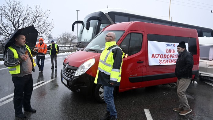 Únia autodopravcov Slovenska ukončila blokádu kamiónov z Ukrajiny na priechode Vyšné Nemecké