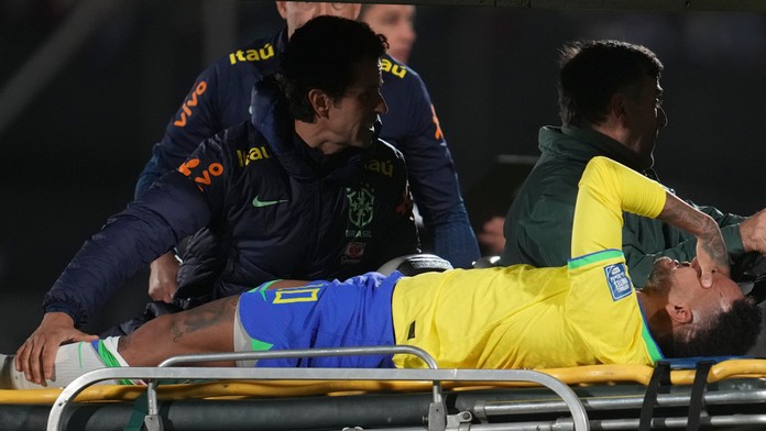 Neymar má roztrhnutý väz v kolene, po operácii ho čaká dlhá pauza