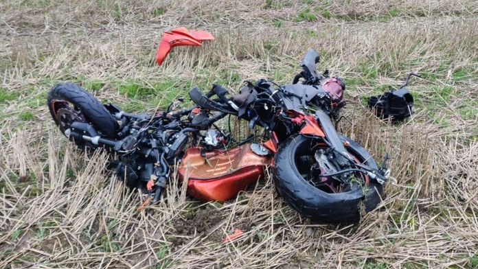 Zrážku s autom neprežil 36-ročný motocyklista.