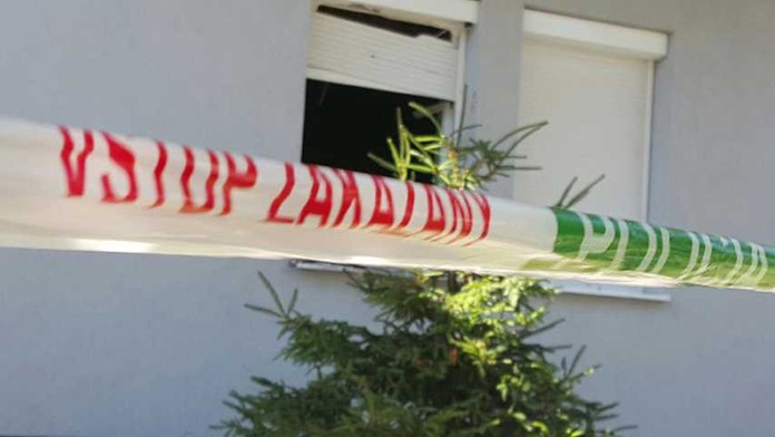 Policajná páska pred domom Braňa Mojseja, kde im vybuchla výbušnina.