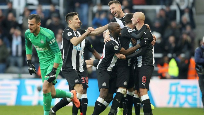 Zničené drevenice v obci Hallstatt.