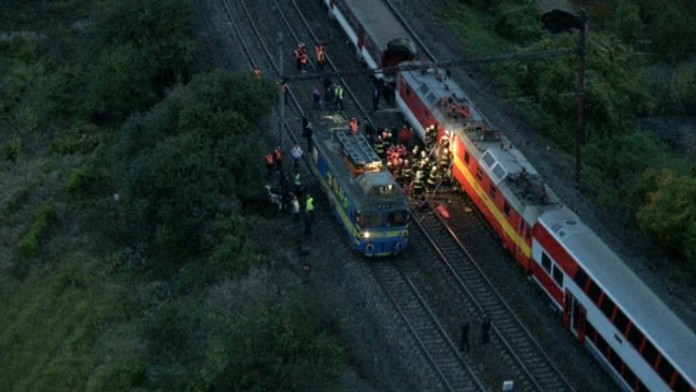 Letecký záber na zrazené vlaky 26. októbra 2012