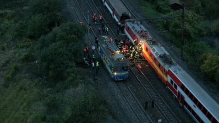 Letecký záber na zrazené vlaky 26. októbra 2012