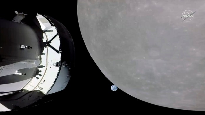VIDEO: Vesmírna loď Orion splnila ďalšiu časť misie. K povrchu Mesiaca sa priblížila na 130 kilometrov