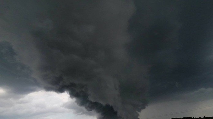 Búrka v obci Svinia