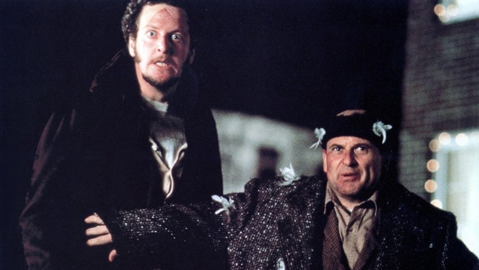 Joe Pesci a Daniel Stern ako zlodeji v Sám doma. 