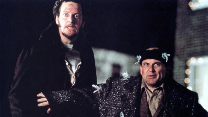 Joe Pesci a Daniel Stern ako zlodeji v Sám doma. 