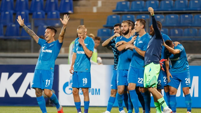 Radosť hráčov Zenitu Petrohrad po víťazstve nad Dinamom Minsk v odvete 3. predkola EL.