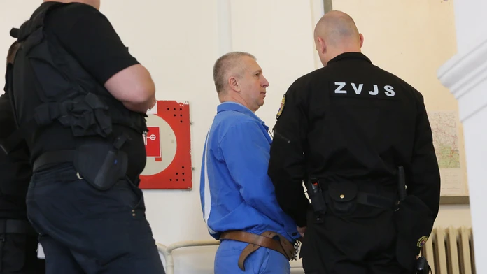 Mužovi, ktorý obral Slovákov o miliardy, zamietol súd podmienečné prepustenie z väzby