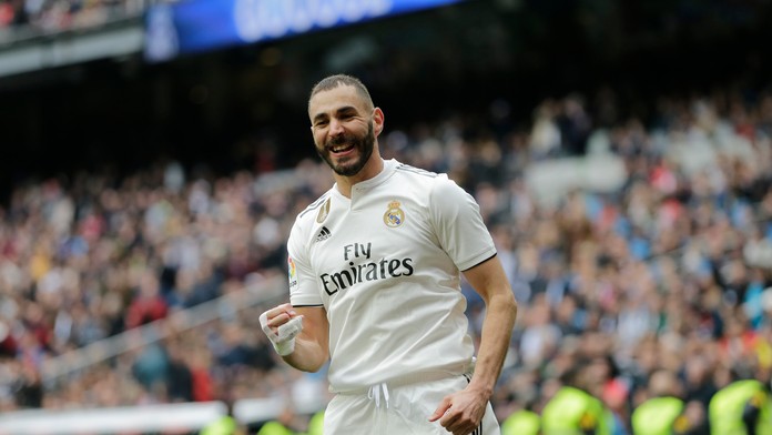 Karim Benzema z Realu Madrid oslavuje gól proti Bilbau.