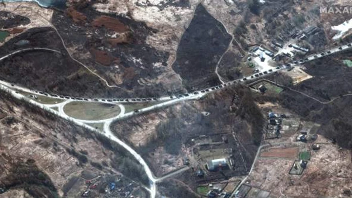 Britské ministerstvo obrany zverejnilo, čo sa stalo so 70 km dlhou ruskou kolónou smerujúcou na Kyjev