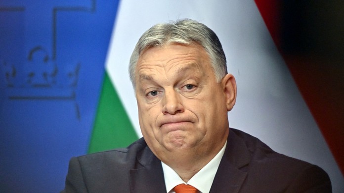 Macron sa stretne s Orbánom, hovoriť budú o Ukrajine a EÚ