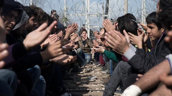Na grécko-macedónskych hraniciach uviazlo vyše 7000 migrantov.
