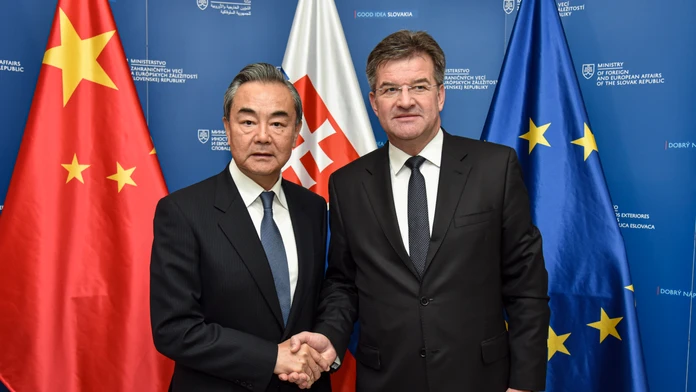 Sme proti všetkým krokom, ktoré prilievajú olej do ohňa na Ukrajine, uviedla Čína počas rokovania s USA