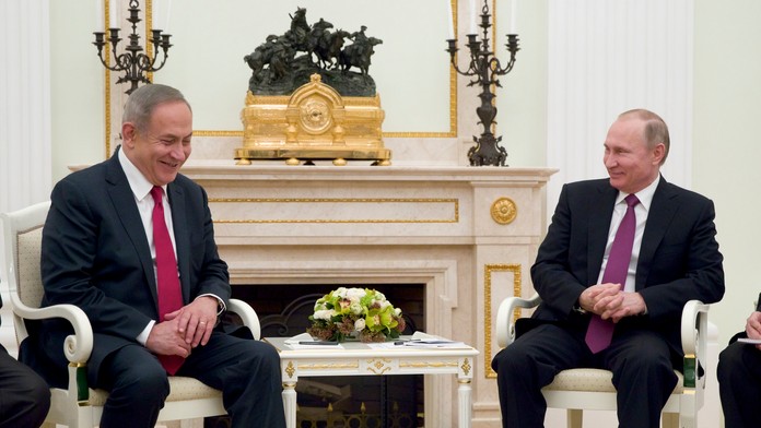 Ruský prezident Vladimir Putin (vpravo) a izraelský prezident Benjamin Netanjahu.