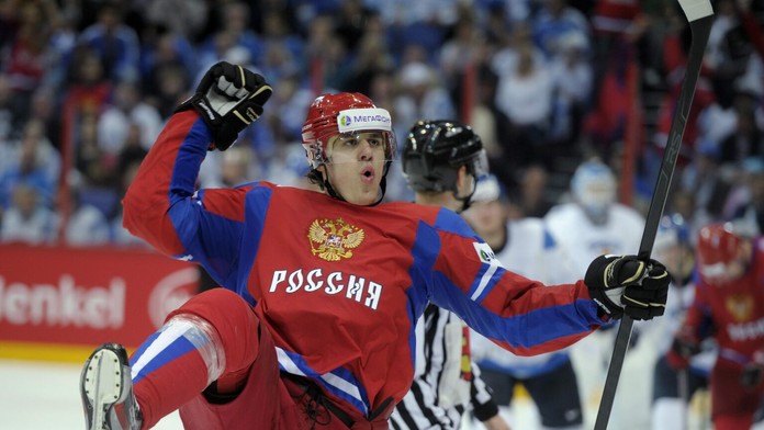 Radosť Jevgenija Malkina po hetriku proti Fínsku v semifinále MS v Helsinkách 2012.