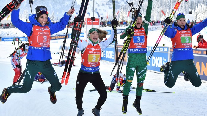 Víťazná štafeta Talianska po pretekoch v Hochfilzene.