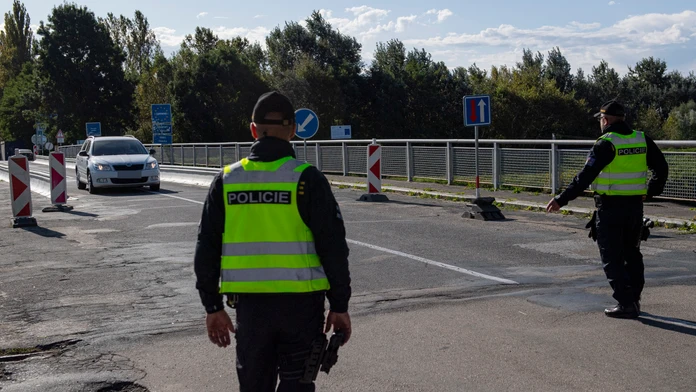 Česko predlžuje dočasné kontroly na hranici so SR