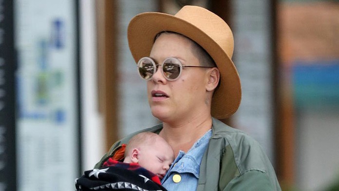 Pink so synom Jamesonom