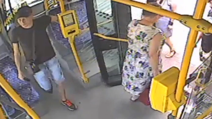 Muž, ktorý v košickom autobuse č. 52 chcel uniesť dieťa.