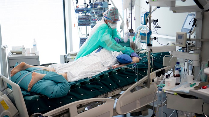 Premiér Igor Matovič, minister obrany Jaroslav Naď, hlavný hygienik Ján Mikas a europoslanec Peter Pollák.