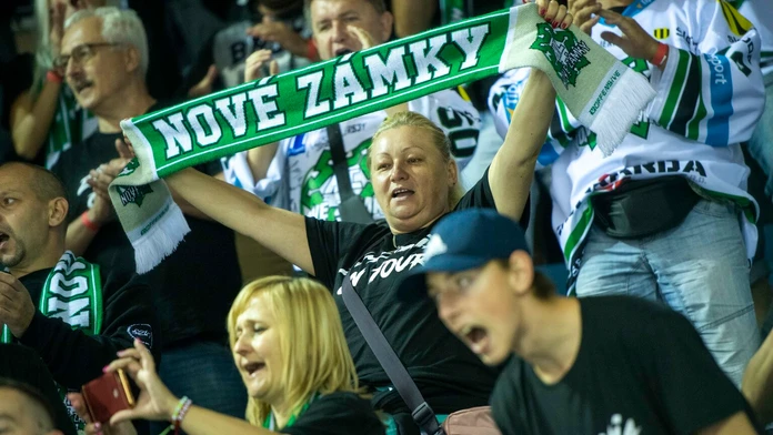 Priaznivci Nových Zámkov v dueli na ľade Miškovca.